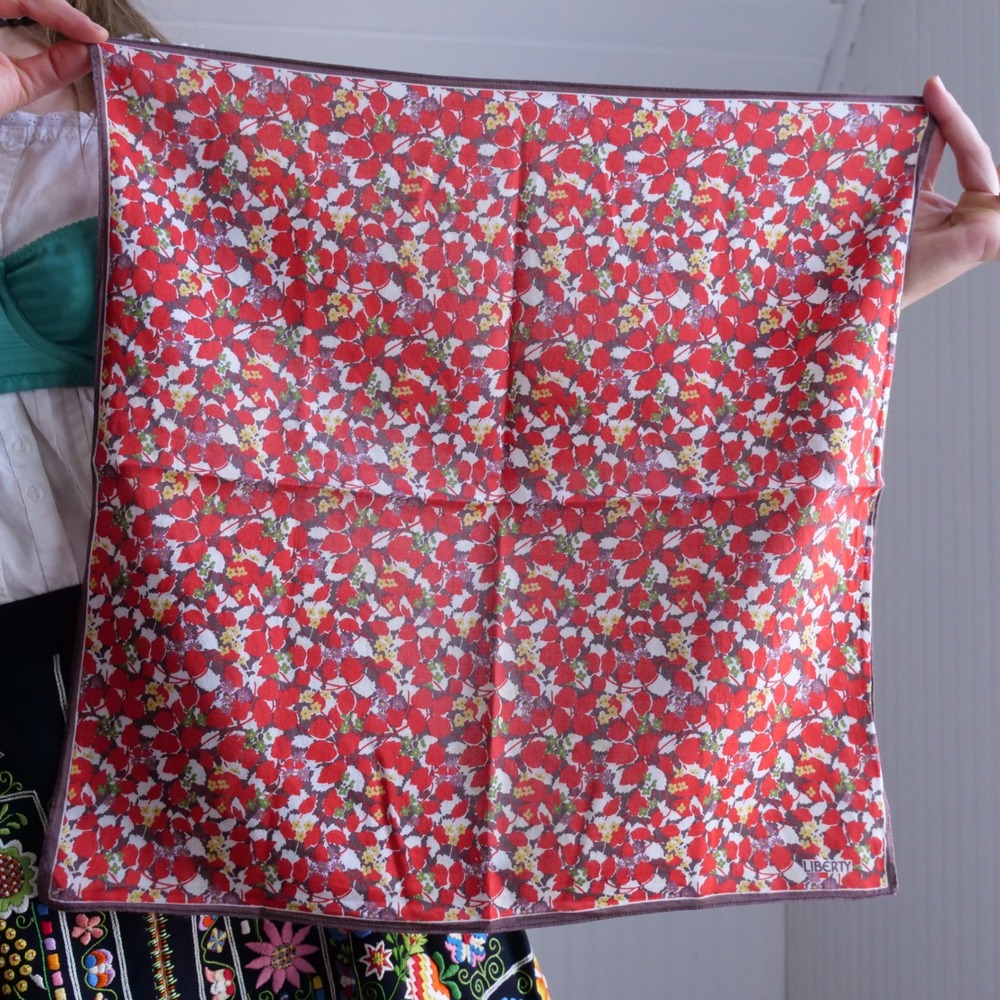 Lovely vintage Liberty floral print cotton handkerchief scarf - Picture 2 of 6
